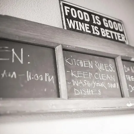 Bed & Bar No.8 - Adults Only