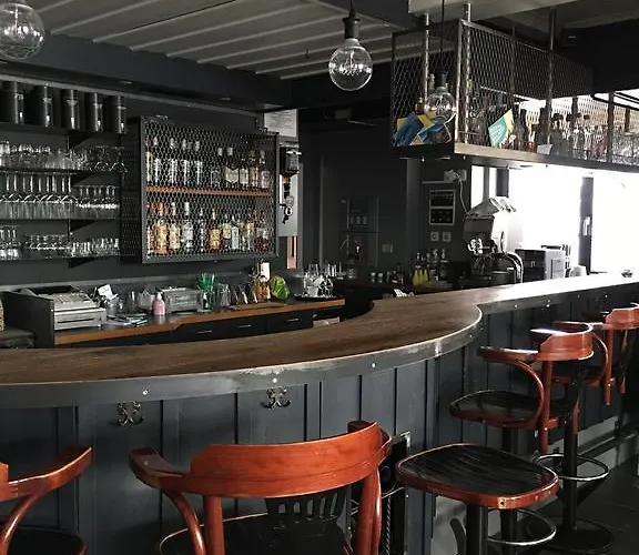 מלון Bed & Bar No.8 - Adults Only אינטרלאקן