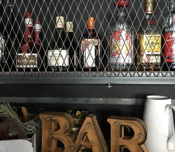 מלון Bed & Bar No.8 - Adults Only 2*