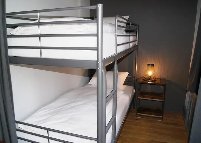מלון Bed & Bar No.8 - Adults Only 2*
