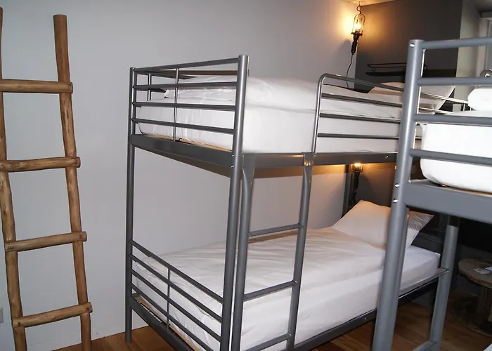 Bed & Bar No.8 - Adults Only אינטרלאקן