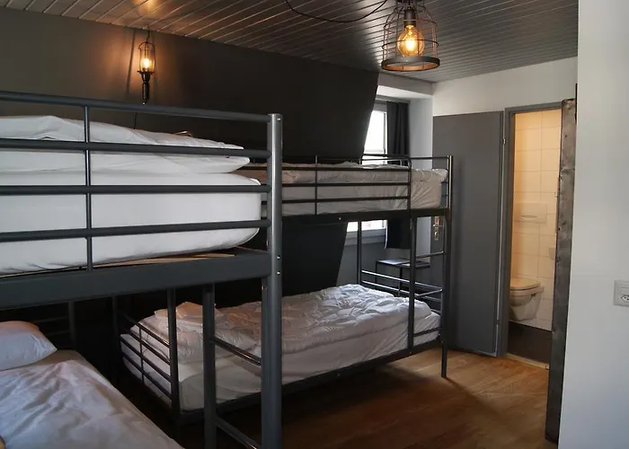 Bed & Bar No.8 - Adults Only אינטרלאקן